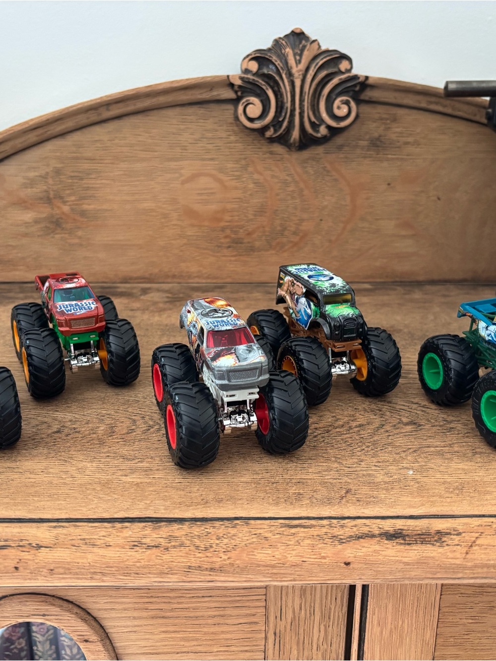 Hot Wheels Jurassic World Dominion Vehicle 1:64 Monster Trucks